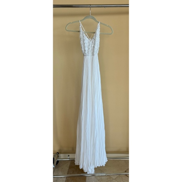 Elegant Dress - Picture 2 of 4